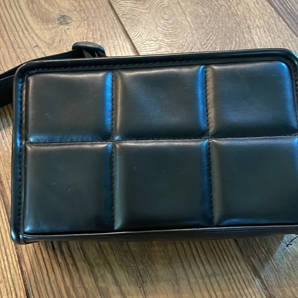 Amanda Uprichard beltbag - Picture 3 of 5